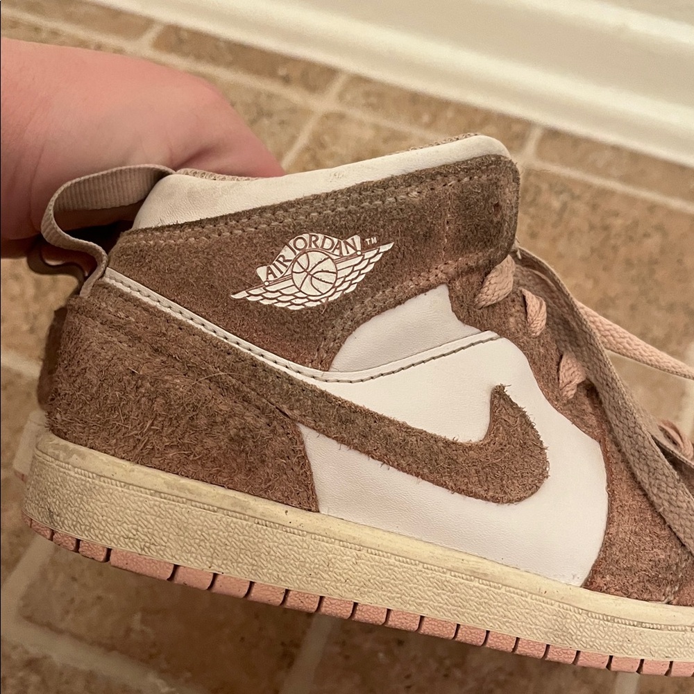 Jordan 1 Mid SE Legend Pink GS Youth 2Y Pink White Sneakers - Picture 10 of 10